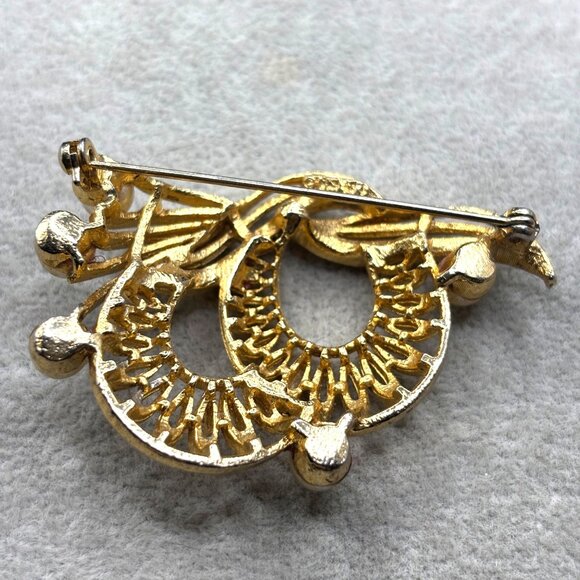 Vintage Lisner Gold-Tone Swirl Brooch Faux Pearls & Intricate Openwork Design - Picture 4 of 6